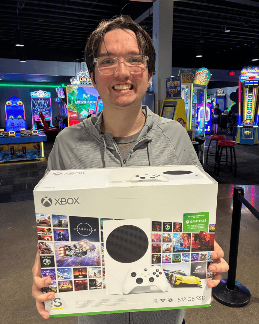 BullwinklesEnt's tweet photo. Congrats to this lucky guest who just scored an XBOX from our arcade! 🏆🕹️
Think you’ve got what it takes to win big?
🕒 Don’t forget — Early Birdy Thirty is still on and ends this Friday!
#BullwinklesWilsonville #ArcadeWin #JackpotWinner #SummerFun #PortlandFun #30YearsOfFun https://t.co/otYthk41b6