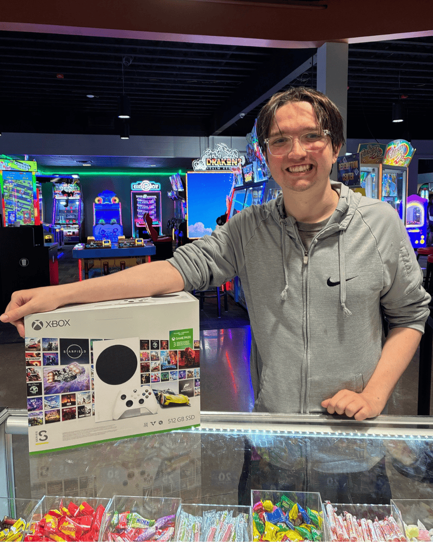 BullwinklesEnt's tweet photo. Congrats to this lucky guest who just scored an XBOX from our arcade! 🏆🕹️
Think you’ve got what it takes to win big?
🕒 Don’t forget — Early Birdy Thirty is still on and ends this Friday!
#BullwinklesWilsonville #ArcadeWin #JackpotWinner #SummerFun #PortlandFun #30YearsOfFun https://t.co/otYthk41b6