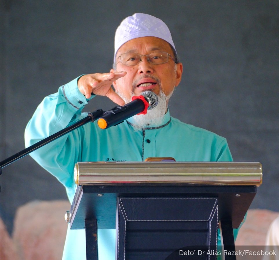 NewsBFM's tweet photo. An opposition MP has urged Putrajaya to provide free healthy meals to children up to three years old to combat malnutrition and stunting. 

Alias Razak said investing in free meals during the critical first 1,000 days would cost about RM2 billion a year, compared to RM34 billion spent treating complications.

🧵1