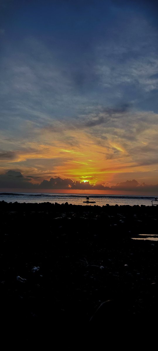 DYusril99's tweet photo. Selamat pagi selamat beraktifitas untuk kita semua��😇😇

#sunrise #BeachLife 
#Morowali https://t.co/IohxVRhFZX