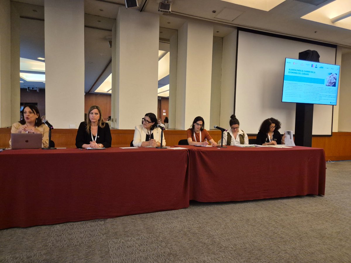 En la #XVIConferenciaMujerALC, el Secretariado Técnico de GAC participó en una sesión que reunió a gobiernos, sociedad civil y cooperación para reflexionar cómo, en contextos de crisis, se pueden fortalecer los sistemas de cuidados de manera inclusiva y con enfoque territorial.