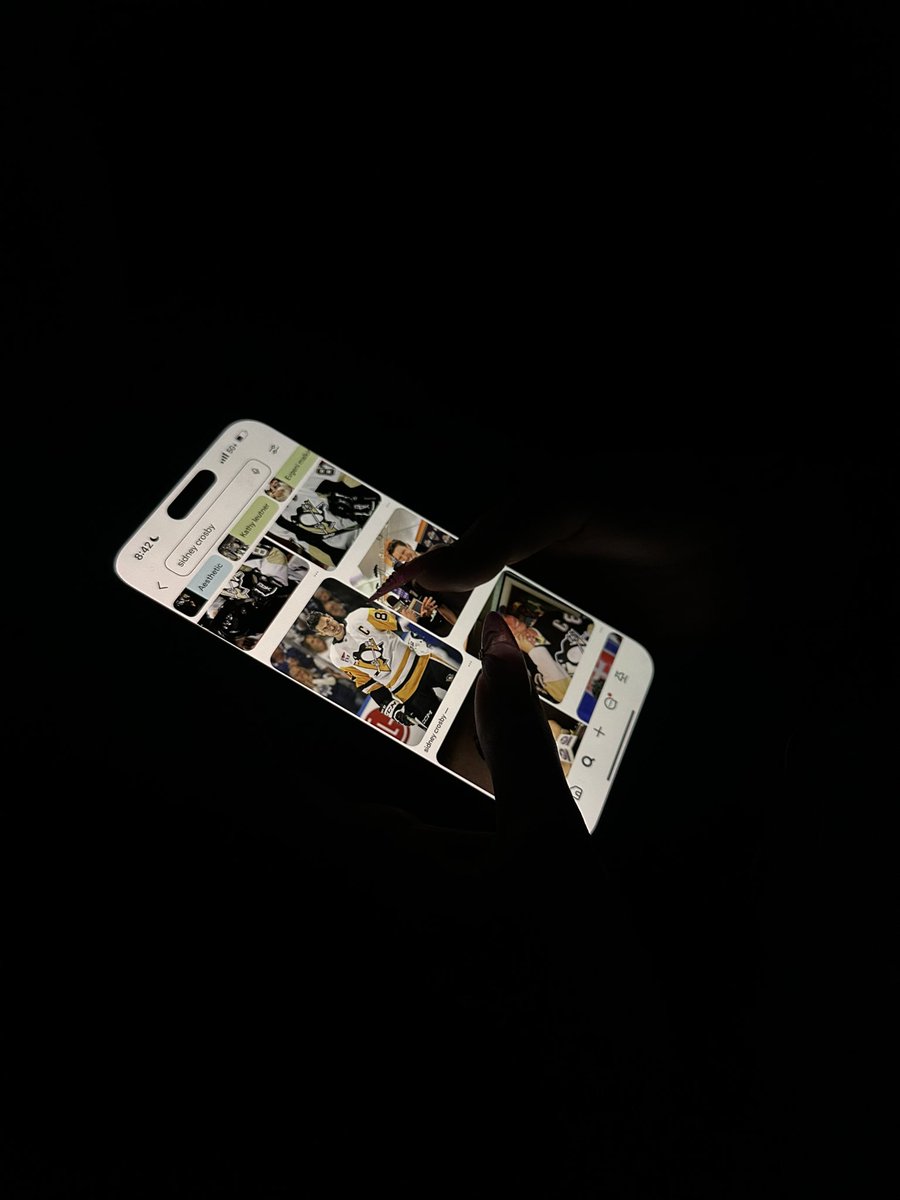 caught <a href="/joonfix/">pei !!</a> looking at sidney crosby at the haiden henderson concert #exposed