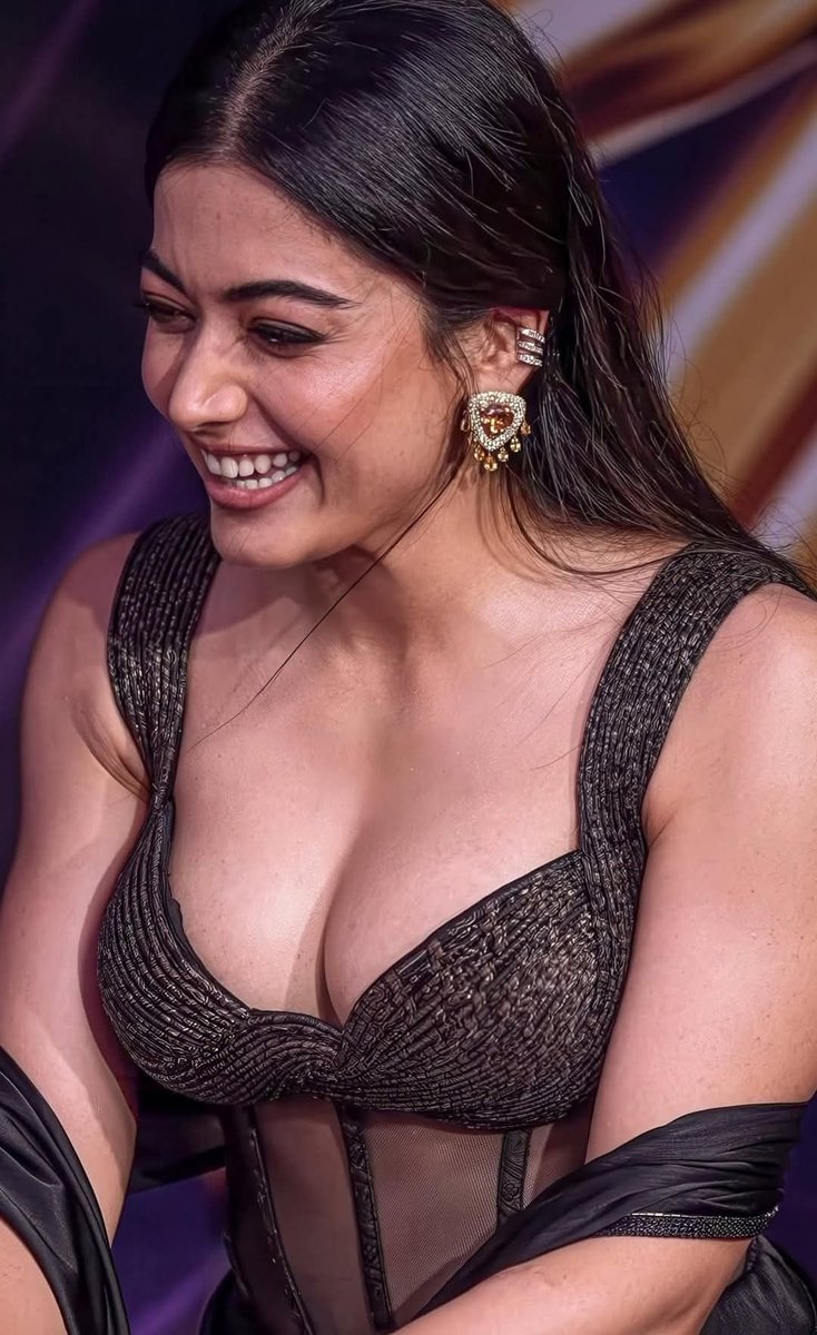 पार्टी फंक्शन में, जब मैंने दो लड़कों की छोटी-सी बहस सुनी, तो वे कह रहे थे कि 💚 लड़के 🧡 लड़कों से कमज़ोर होते हैं। मैं अचानक उनकी इस बात पर हँस पडी। आपकी क्या राय है?