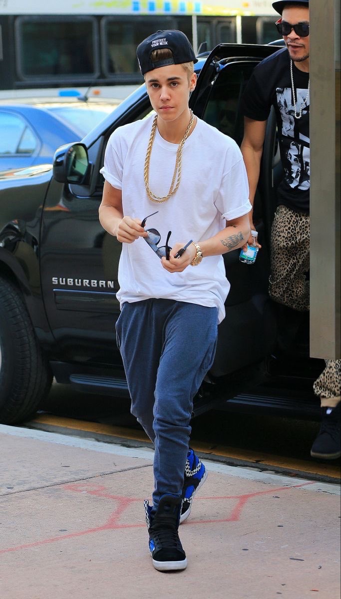 hourly drew (@hourlydrew) on Twitter photo 