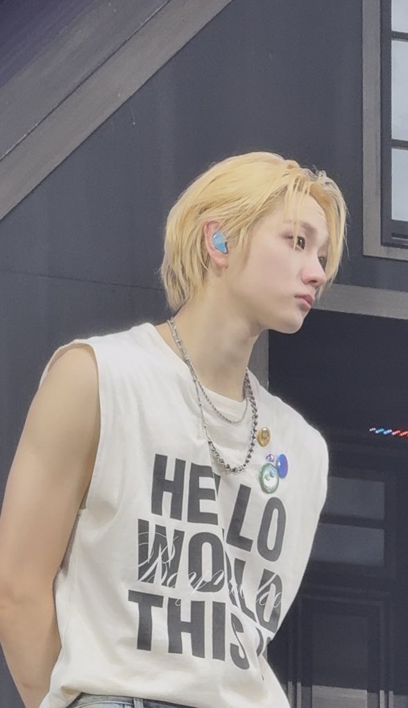 neruu2532481's tweet photo. 퇴근시켜줘 집에 고양이 한마리가 기다려요 https://t.co/m93LSq6bzi