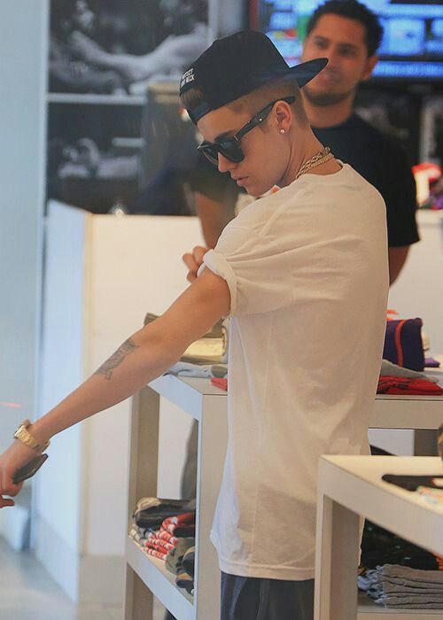 hourly drew (@hourlydrew) on Twitter photo 