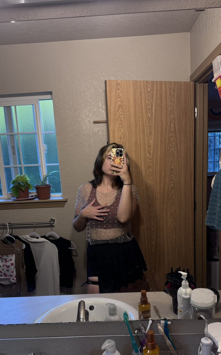 skyblueelaina's tweet photo. Call me hot not pretty https://t.co/zQ3Y1wRHwT