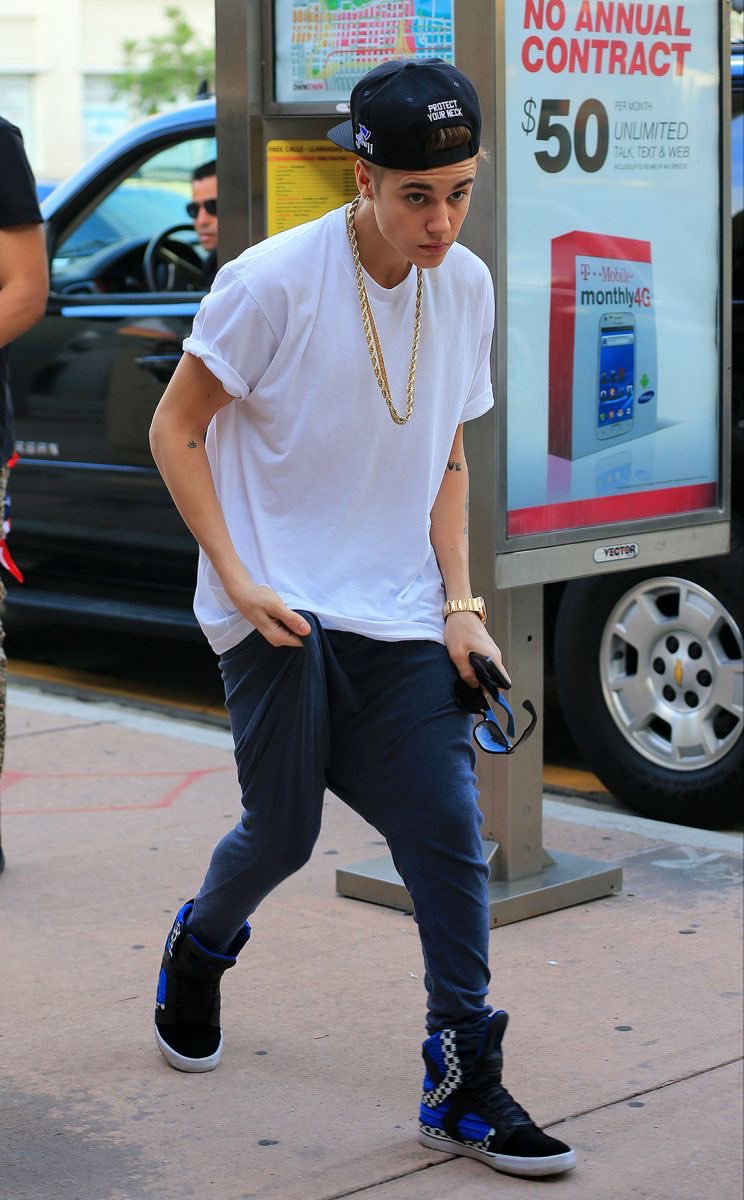 hourly drew (@hourlydrew) on Twitter photo 