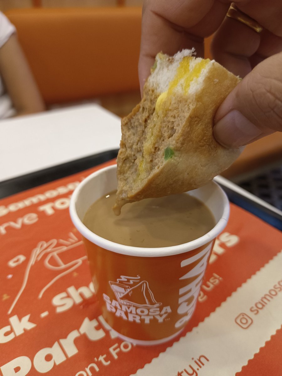 amodiahs's tweet photo. Childhood breakfast.... Now a trend....
@samosaparty #tea #tealove #bunmaska #food #foodie #FoodieLife https://t.co/j3XB6kPmVs