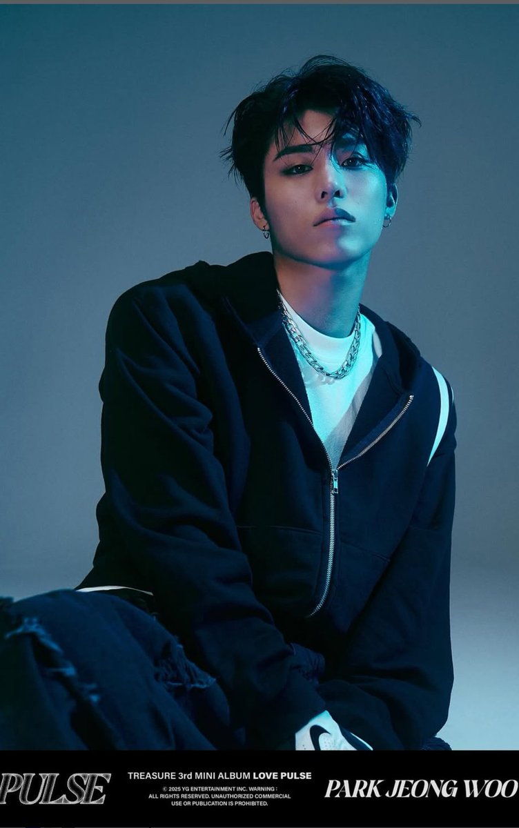 DAMN PARK JEONGWOO. 

PARDON SIR????? 

THAT STARE SHOULD BE ILLEGAL

Ini Jongu kaya ngegoda aku gitu gasi guys? Please aku kegoda yaaa