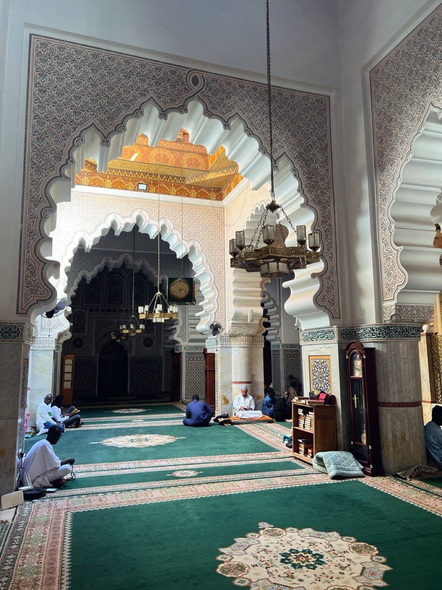 BubaTall's tweet photo. Sëtub Gën ji mbindéef
teg ciy donoom

Ca mbòot yaag
Ca leer yaag ngënéel
yaa ki mey

Sangub "lawliya" yi
Ki leen raw ci Yàlla
Te gën leena set yéeré
Gën leena xay

Te sut leen ci xamxam
Te man leen ci diine
Te gën leena réy mbir
Ci démb ak ci tey https://t.co/p54lIe8WVq