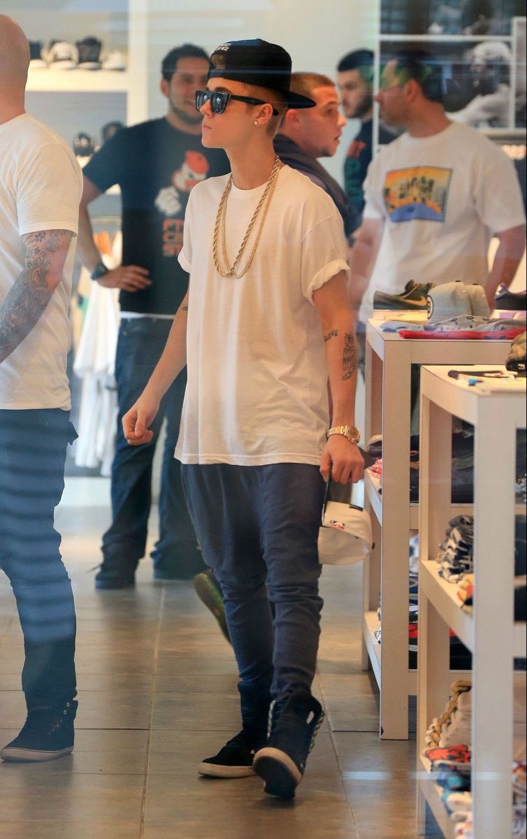 hourly drew (@hourlydrew) on Twitter photo 