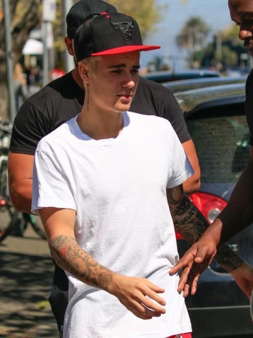 hourly drew (@hourlydrew) on Twitter photo 