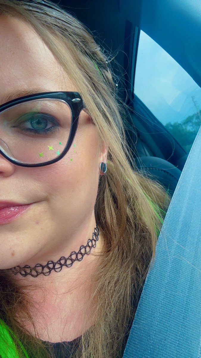 KuddleKiddx's tweet photo. Avril Lavigne was so good live! 🥰🧡#AvrilLavigne #concert #TheGreatestHitsTour2025 #tampafl https://t.co/yu2s4lHSeX