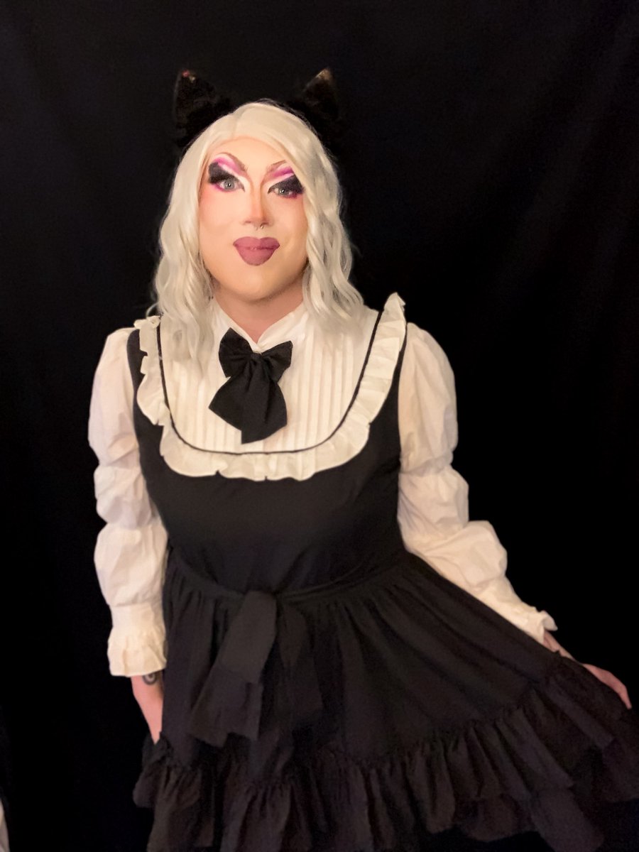 Lovinlatex's tweet photo. Sinners Ball 08-08-25
#drag #dragqueen #makeup #dragmakeup #dragqueensofinstagram #dragshow #kink #catgirl #catgirls #catgirlcosplay #nekogirl #dragqueendivas #dragqueens #femme #nekogirls #werk #denverdrag #goddess #submissive #dragartist https://t.co/ng8IVSTk5E