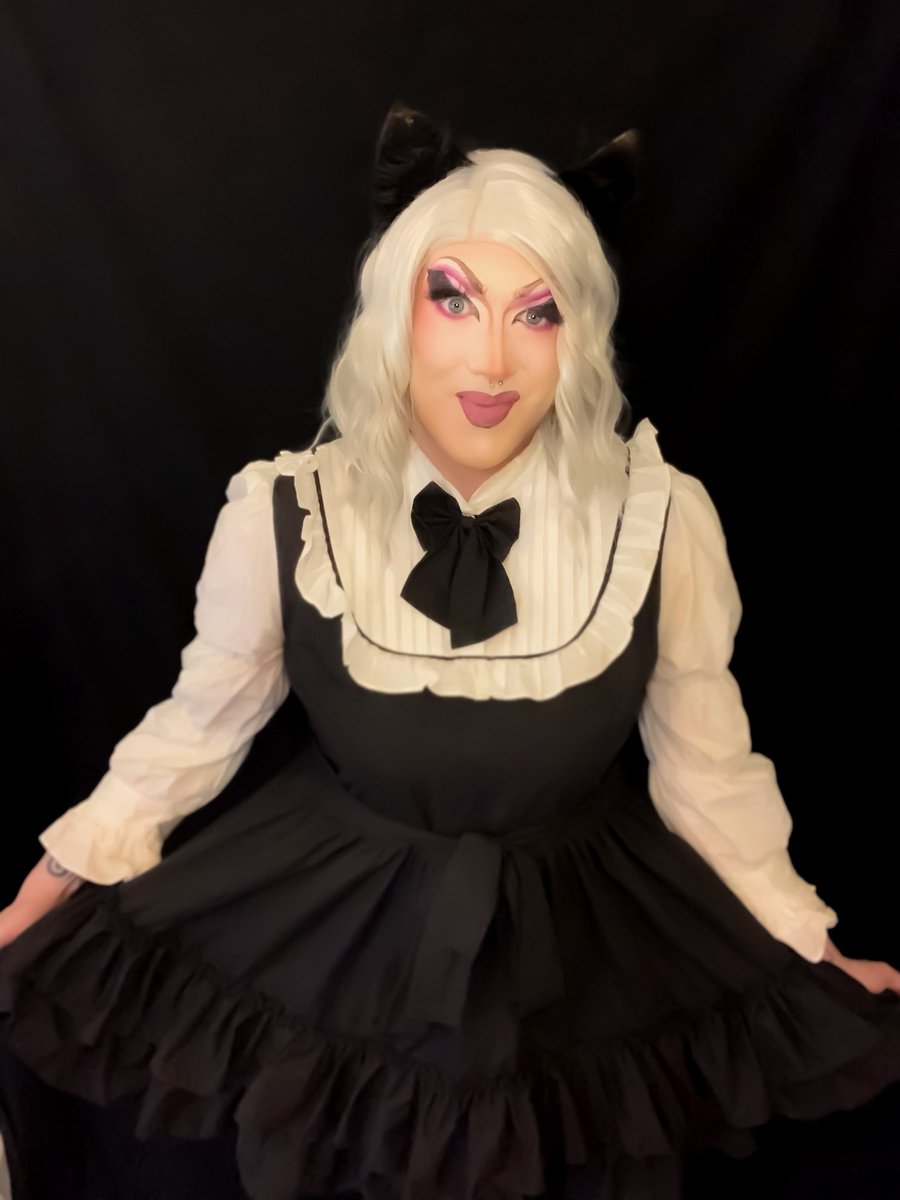 Lovinlatex's tweet photo. Sinners Ball 08-08-25
#drag #dragqueen #makeup #dragmakeup #dragqueensofinstagram #dragshow #kink #catgirl #catgirls #catgirlcosplay #nekogirl #dragqueendivas #dragqueens #femme #nekogirls #werk #denverdrag #goddess #submissive #dragartist https://t.co/ng8IVSTk5E