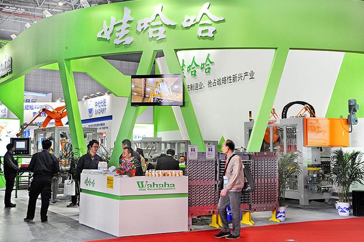 yicaichina's tweet photo. The number of #Wahaha's new distributors has far exceeded that of terminated ones, and the changes in its distribution system are based on market strategy and willingness to cooperate, the Chinese beverage giant said yesterday, in a response to a report that it started cutting distributors with annual sales below CNY3 million (USD417,740) last year.