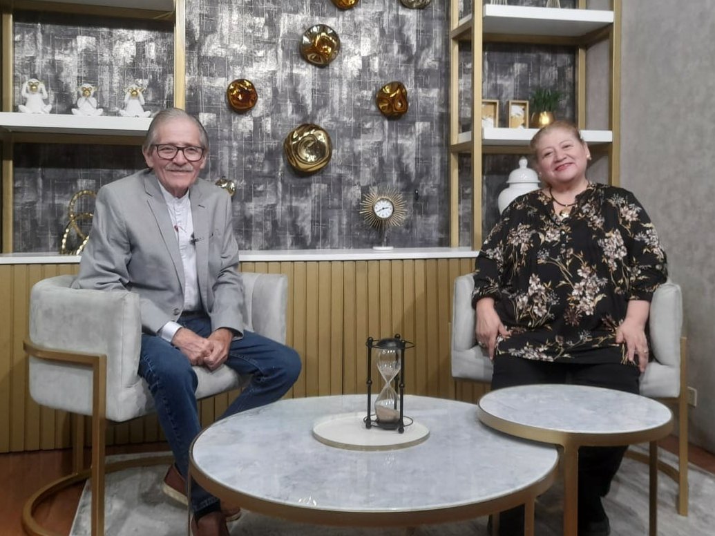 Canal29deAC's tweet photo. 🔴Esta noche en nuestro estudio de #FORO29, tuvimos la visita de la Lic . Alma Rosa Luján, Presidenta del  Patronato del #CERAC (Centro Educativo y de Rehabilitación)  #NuevoLaredo.

#Foro29 todos los lunes por nuestra página de Facebook de #Canal29 a las 20:00 PM.👏 https://t.co/8yLlNyC35U