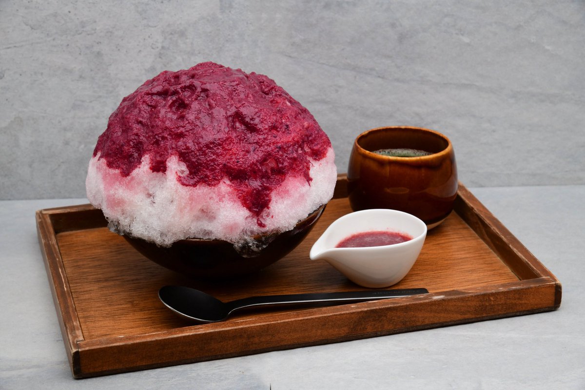 sennengion's tweet photo. 新作かき氷🍧
ぶどうです🍇
皮付きのままクラッシュしたので
口の中が爽やかな���どう感MAXになること間違いなしです✨ https://t.co/V84RWGiIkS