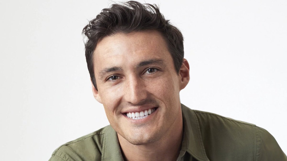 thebachelwhore's tweet photo. welcome jeremy, you've officially joined the club of baby back b*tches

#BachelorinParadise https://t.co/1MWnsLxiuv