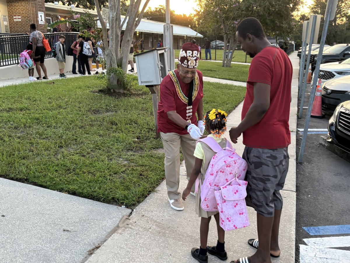 FosterElemHCPS's tweet photo. First day for our Eagles began with a warm welcome “Clap In!”.  Thanks to our partners from Harram Temple #23, Oasis of Tampa, Desert of Florida!  @Community_Sch @HillsboroughSch @TransformHCPS https://t.co/ZDpEzEREE2