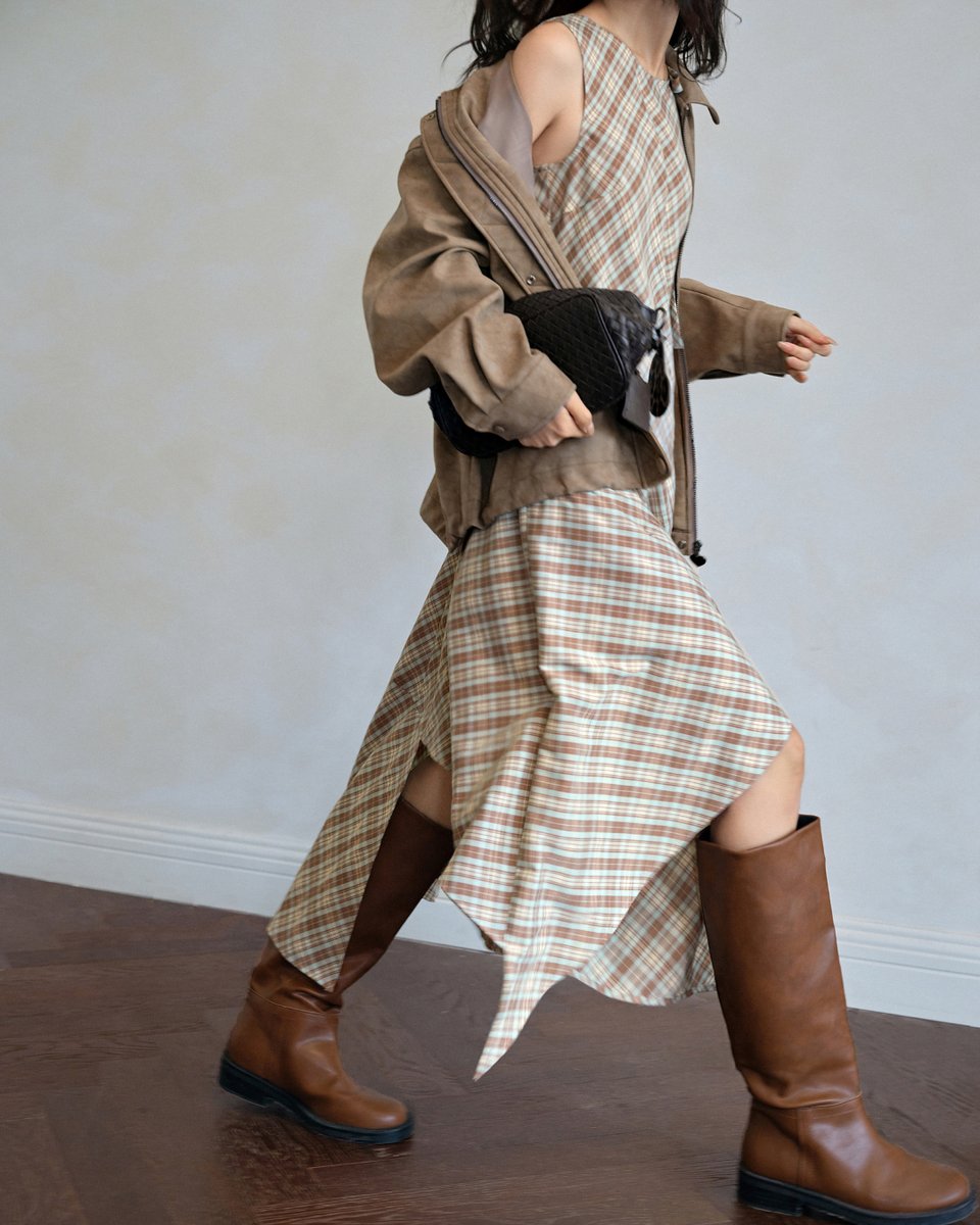 kuose_official's tweet photo. This asymmetrical plaid dress effortlessly blends relaxed comfort with a modern edge, flowing gracefully with every step. Paired with a leather jacket, it creates a look that’s both bold and sleek.
KSB2508014(coming soon)
https://t.co/P6gtGbMx4e
#kuose #ksstyle #2025ss #OOTD https://t.co/njmGgc6jqB
