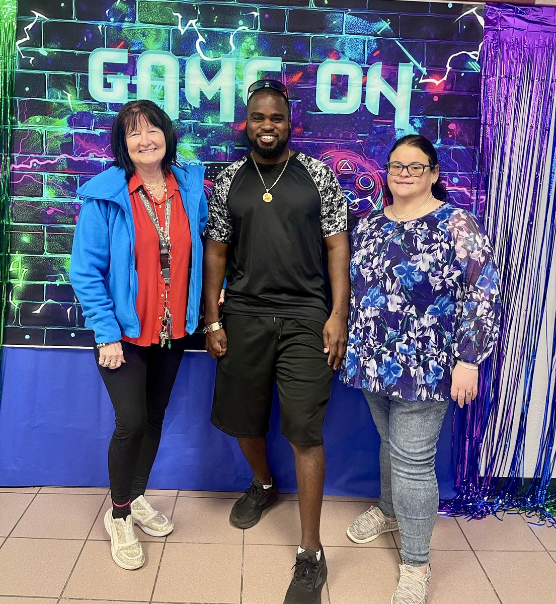 IBPeskoeK8's tweet photo. Kicking off our year with an amazing start! We are leveling up!! #peskoek8 #bearnation🐻 #peskoepride❤️ #YourBestChoiceMDCPS
#wherethemagichappens✨
#togetherweareafamily
#itstimetolevelup🎮 @MDCPSSouth @MDCPS @SupDotres https://t.co/LOH2Sp00fJ