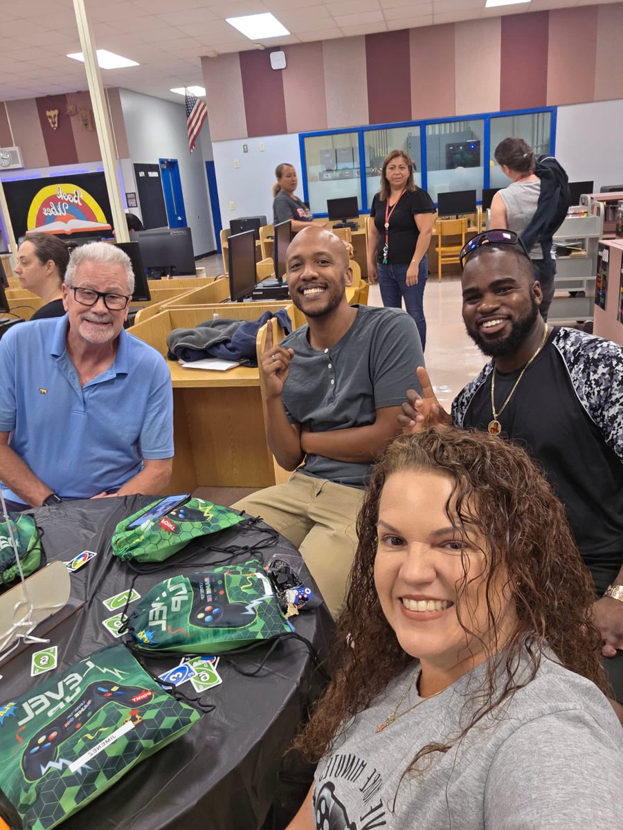 IBPeskoeK8's tweet photo. Kicking off our year with an amazing start! We are leveling up!! #peskoek8 #bearnation🐻 #peskoepride❤️ #YourBestChoiceMDCPS
#wherethemagichappens✨
#togetherweareafamily
#itstimetolevelup🎮 @MDCPSSouth @MDCPS @SupDotres https://t.co/LOH2Sp00fJ