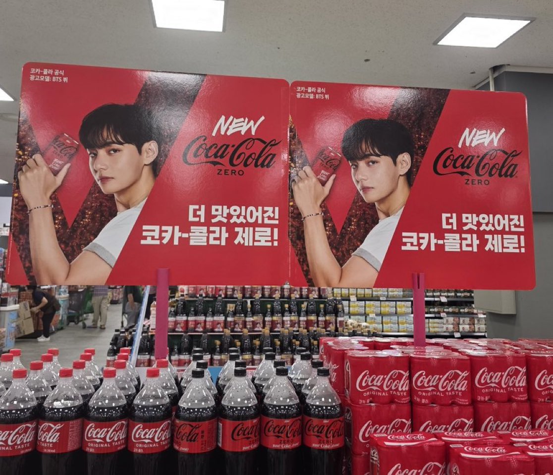[INFO] Taehyung’s Coca-Cola Ads Spotted Across Korean Supermarkets

#TaehyungxCocaCola