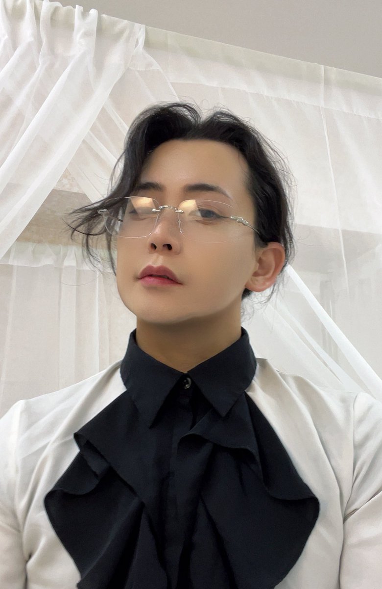 🤴🏻{皆様、Vinjour🥂

この極上に美しきリムレス姿は…
次回のローズジャンケンで🌹

皆様は、本日も極上に。