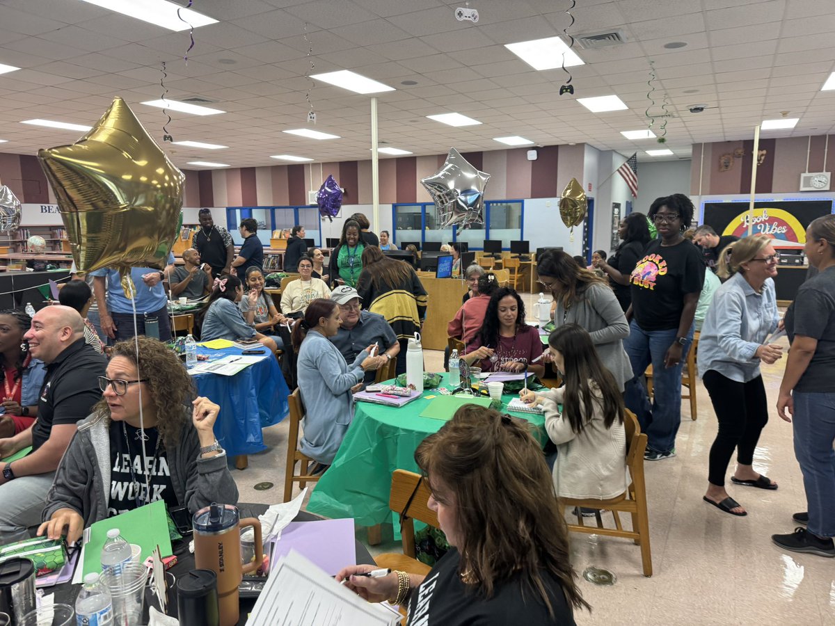 IBPeskoeK8's tweet photo. Kicking off our year with an amazing start! We are leveling up!! #peskoek8 #bearnation🐻 #peskoepride❤️ #YourBestChoiceMDCPS
#wherethemagichappens✨
#togetherweareafamily
#itstimetolevelup🎮 @MDCPSSouth @MDCPS @SupDotres https://t.co/jgwSHWB5h4