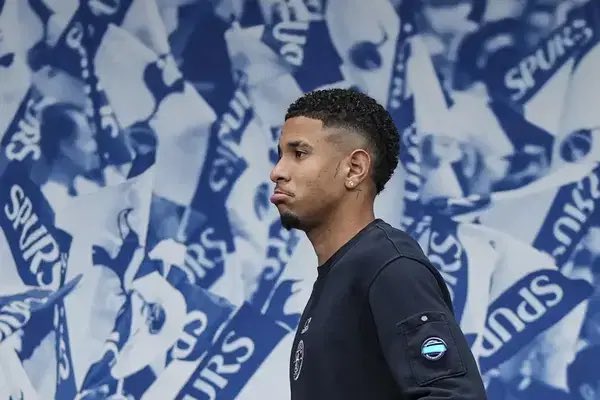 ايزي لاعب خيالي و نقلة كبيرة في وسطنا

هذا اللي دايم اقوله سافينيو لوحده مو كافي نحتاج لاعب بالوسط اسم تعتمد عليه وجودة عالية مع الكرة، صح اني خايف من سيناريوات كثير سيئة والمفاوضات في بدايتها 

لكن لو تمت صفقتين سافينيو &amp; ايزي اعتقد ختااام سوق خياااالي ! 🔥🔥🔥🔥