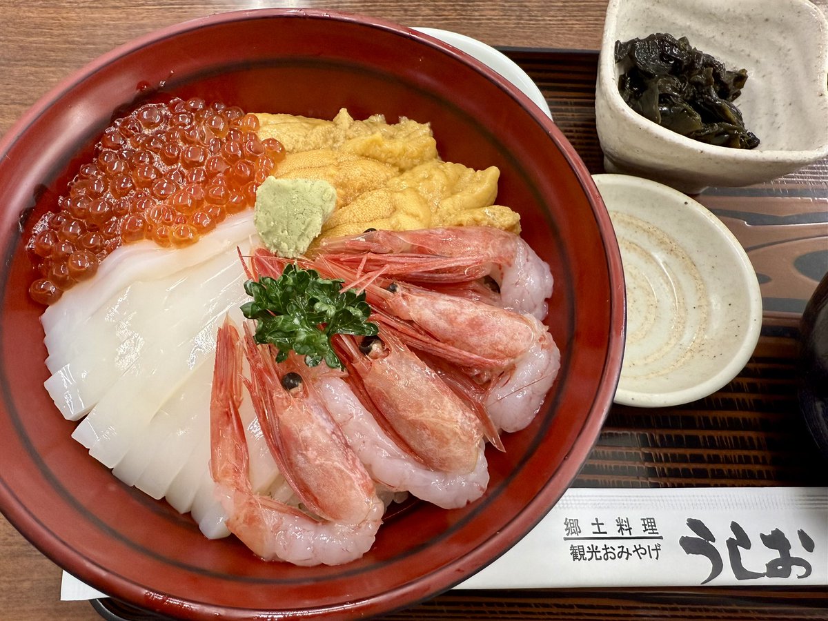 ken13373's tweet photo. 今日は友達の2ndバイクを借りて #積丹 方面を #ツーリング 
#食堂うしお さん
#海鮮丼 https://t.co/MMRLKqJFA9