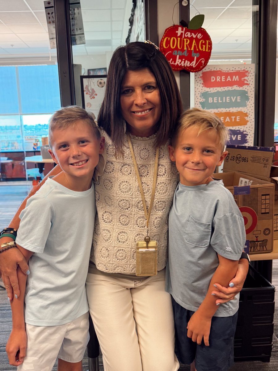 TaraWalrod_TCE's tweet image. Can’t wait for school- love the energy of having students back in the building tonight ⁦@TCEColts⁩ #LightsCameraAction ⁦@pbop⁩