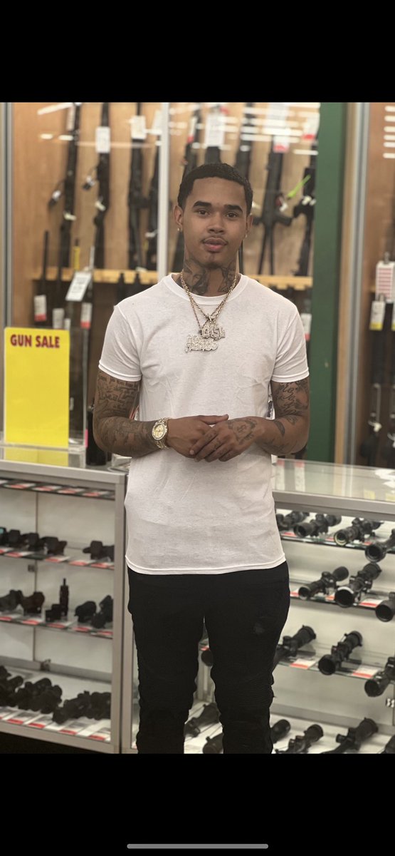Its_fredo1's tweet photo. She kno Ima gangster I got her apart of the plan! https://t.co/ESCvB8tyzN