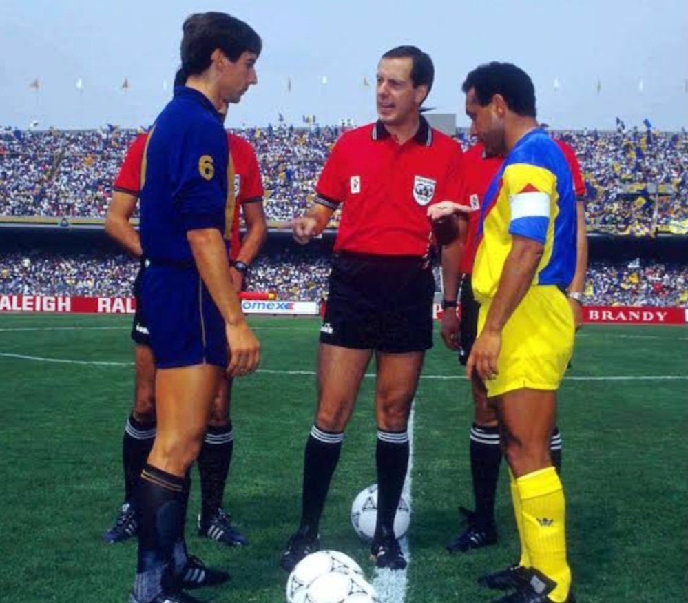 Arturo Brizio Carter entre Miguel España y Cristobal Ortega, un sábado histórico en Cuidad Universitaria.