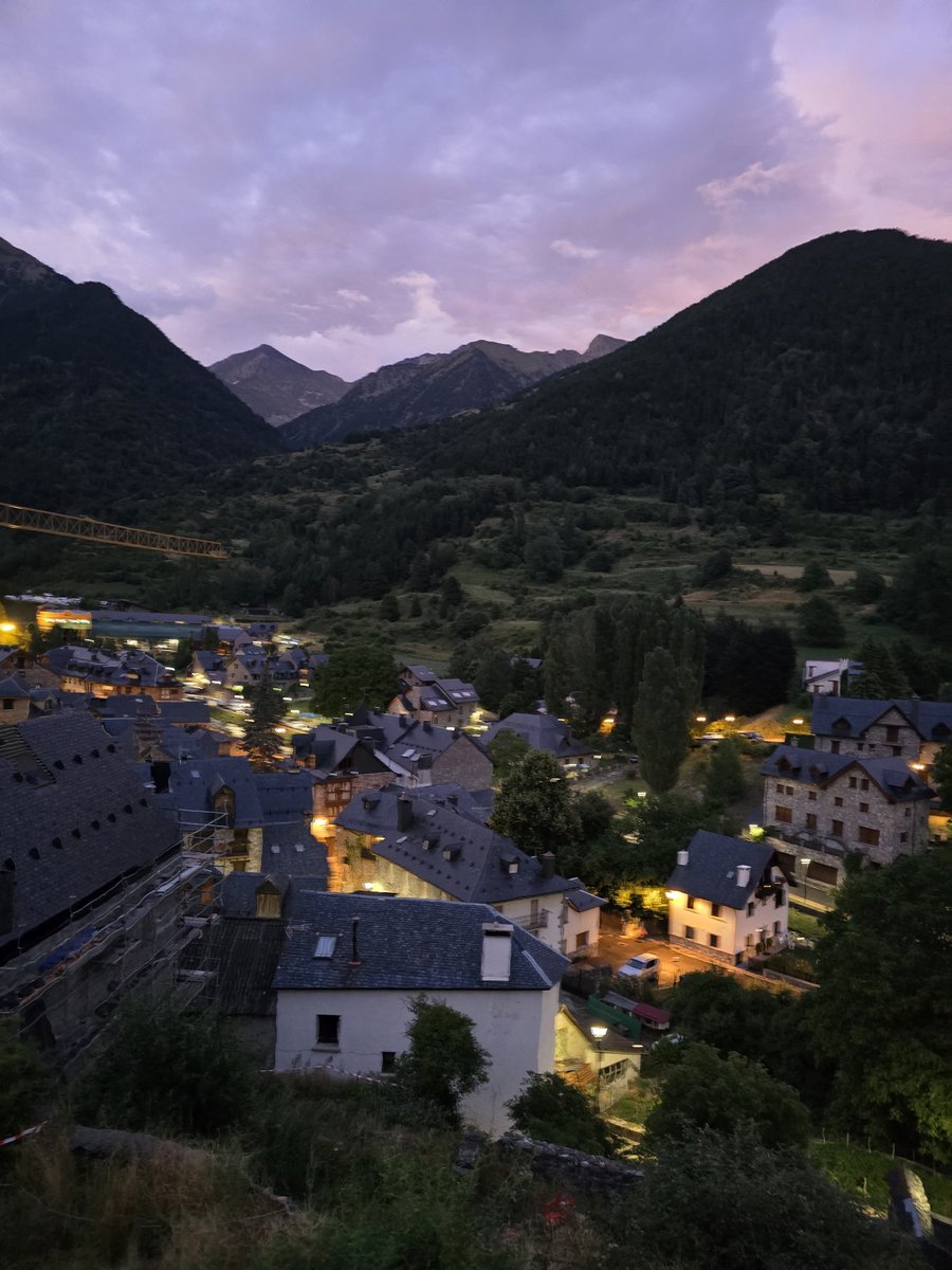 📖🧚‍♀️✨️⛰️