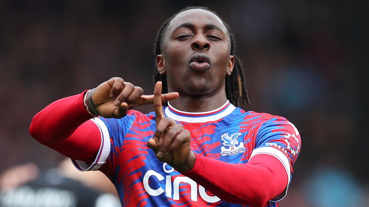 التوتنهامي السهران هذا الوقت وينتظر اخبار الفريق معانا ومتحمس انا احبك 🤍

ولاعزاء للمتخاذلين اللي ناموا