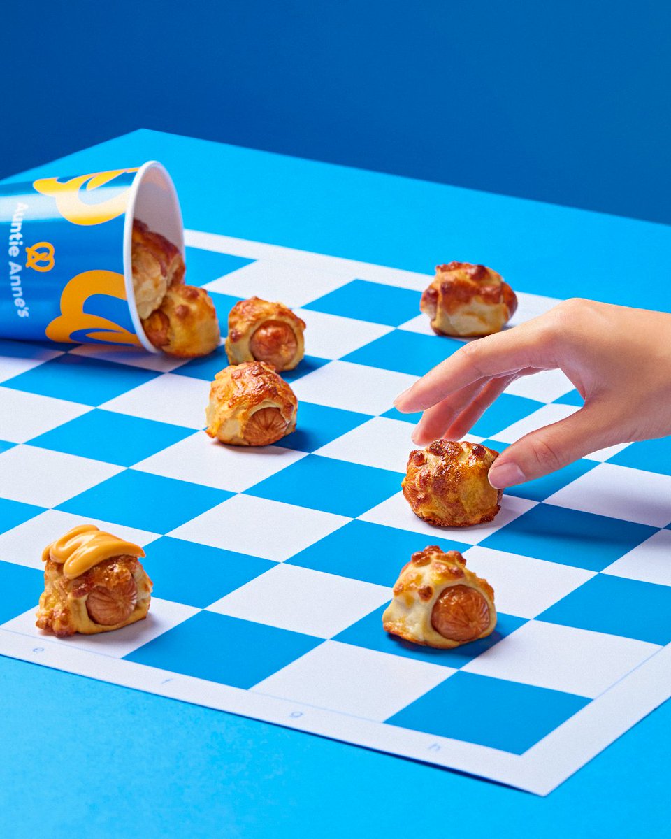 먹을까?
말까?

멈칫하는 순간, 이미 상대방의 입 속으로

고민은 행복만 늦출 뿐.
한 입에 즐기는 치즈 미니 핫도그, 지금 CGV에서 플레이하세요.

#프레즐체스 #앤티앤스프레즐 #간식 #보드게임 #치즈미니핫도그 #신제품 #바이트 #CGV #cgv간식