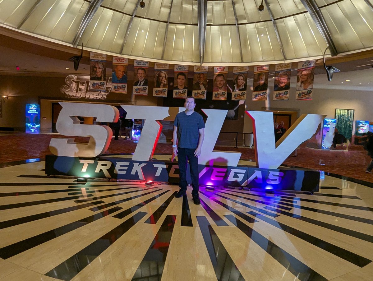 phillip_oriley's tweet photo. Star Trek Las Vegas Convention 2025 ST:LV. This year marks the 30th Anniversary of Star Trek: Voyager. Met the actor who played the Gorn from Star Trek: TOS, the Punk on the bus from Star Trek IV, Levar Burton (Geordi from TNG)
#stlv #startrek #startreklasvegas #stlv2025 https://t.co/JQ8mZdRc4y