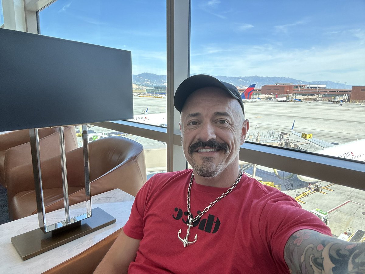 tylergentryxxx's tweet photo. #marketdays was a lot of fun. I wish I would have set up some hot collabs while I was there. Lots of spicy content dropping in the upcoming days (finally, I know)! #hung #hungdaddy #bigdickedbottom #muscledaddy #musclebear #gay #airportselfie https://t.co/sXcoOAMHEG