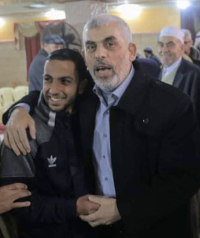 GyHlqpCXkAAFbAV?format=jpg&name=900x900