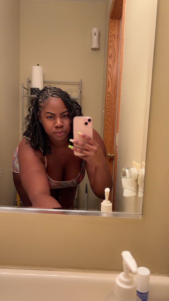 Lala Simonee tweet media
