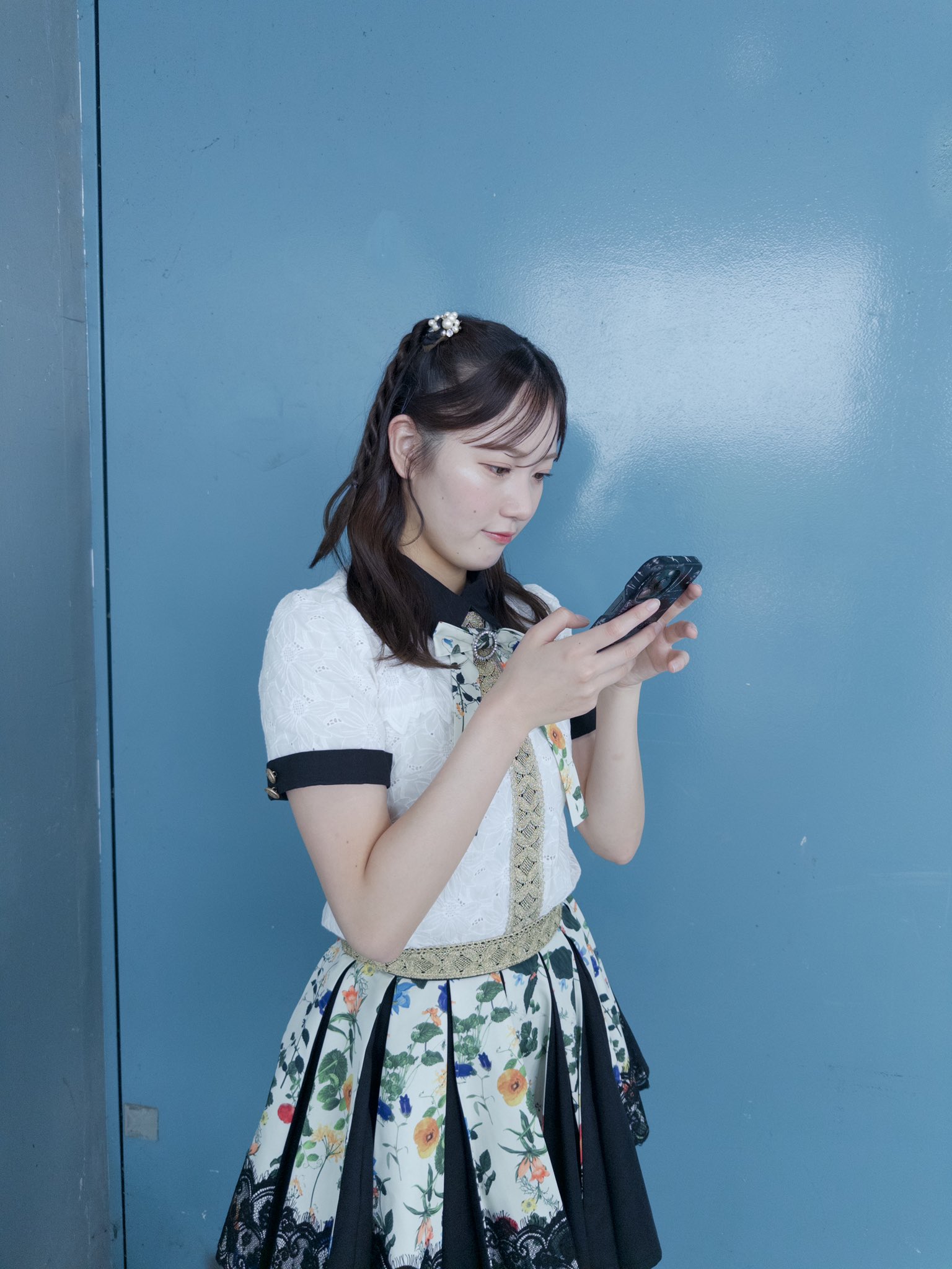 【値下げ】NMB48 真鍋杏樹 直筆サイン入り写真 2023.April A GyKIvHmaEAojz4X.jpg