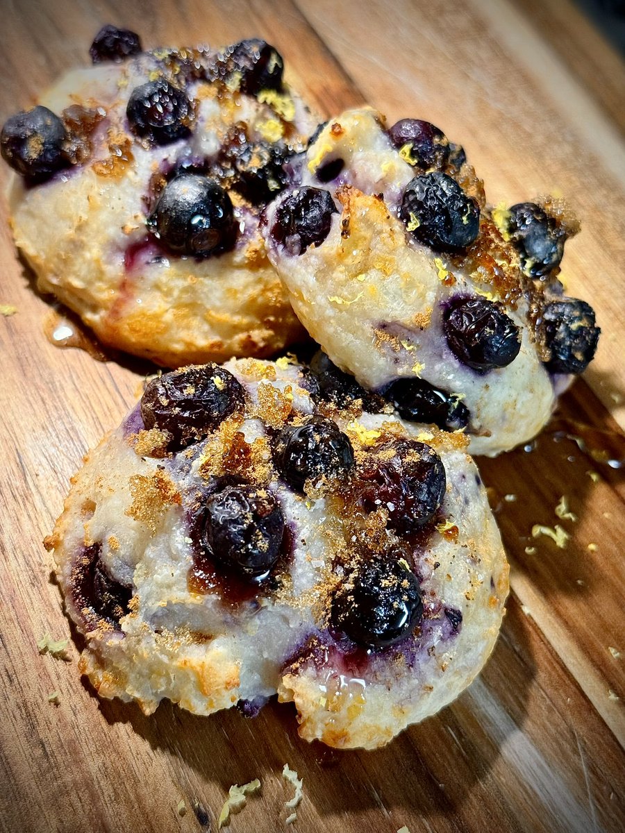 SammyJoCooks4U's tweet photo. A little late night baking 😉… healthy-ish Blueberry Scones
#BakeAllNight 🥱 https://t.co/JI3gMXznb6