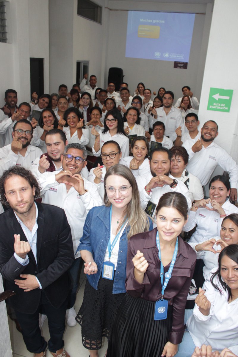 CEEAVIGobPue's tweet photo. #PorAmorAPuebla | El personal de la comisión recibió una capacitación sobre la defensa de los Derechos Humanos y las obligaciones del Estado, impartida por representantes de la Oficina del Alto Comisionado de la  ONU Derechos Humanos México (@ONUMX).

Esta formación refuerza nuestro compromiso de brindar un servicio, incluyente y respetuoso.

Con el respaldo del @Gob_Puebla y el liderazgo de nuestra comisionada @LizLizGallegos, la comisión continúa impulsando acciones para garantizar una atención integral y de calidad.

#CEEAVIContigo | #AtenciónIntegral | #DerechosHumanos