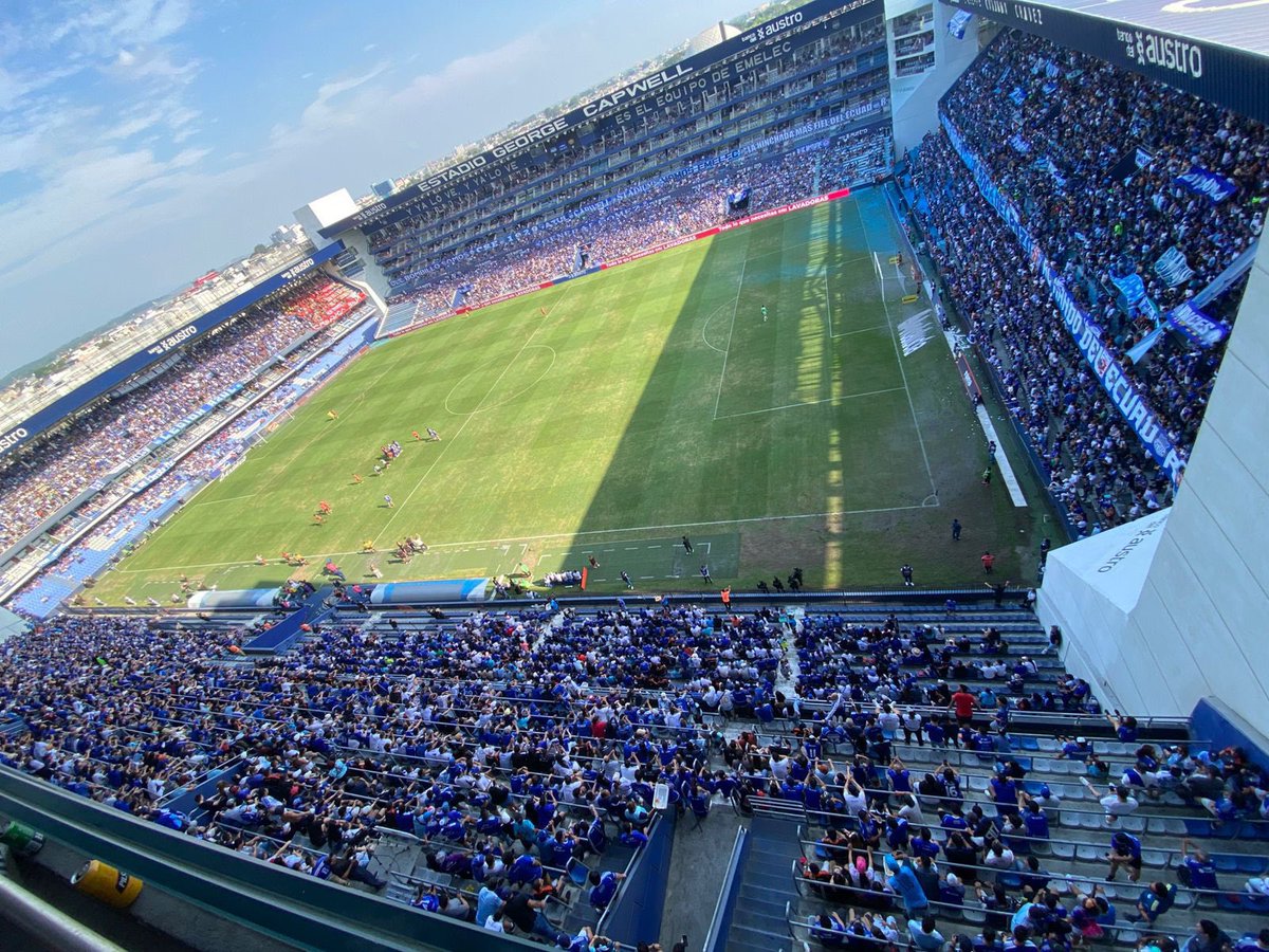 Bombillismo3's tweet photo. Hoy quedo confirmado que la mejor hincha de este país, es la del Club Sport Emelec 💙
Emelec es locura 💙 https://t.co/PDviTegJTW