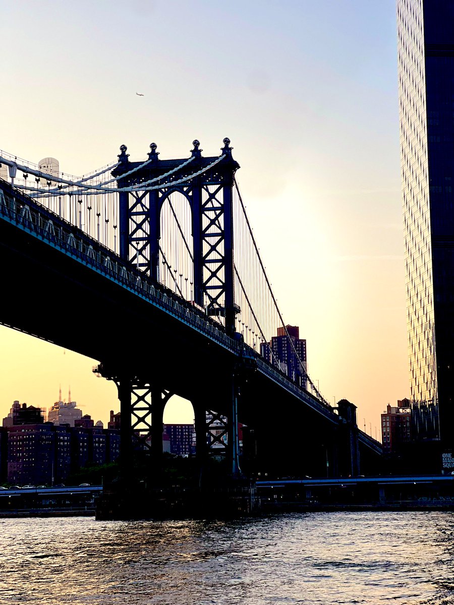 JahnRaissaY's tweet image. #Manhattan #manhattanbridge #bridge #sightseeing #cruise #sunset