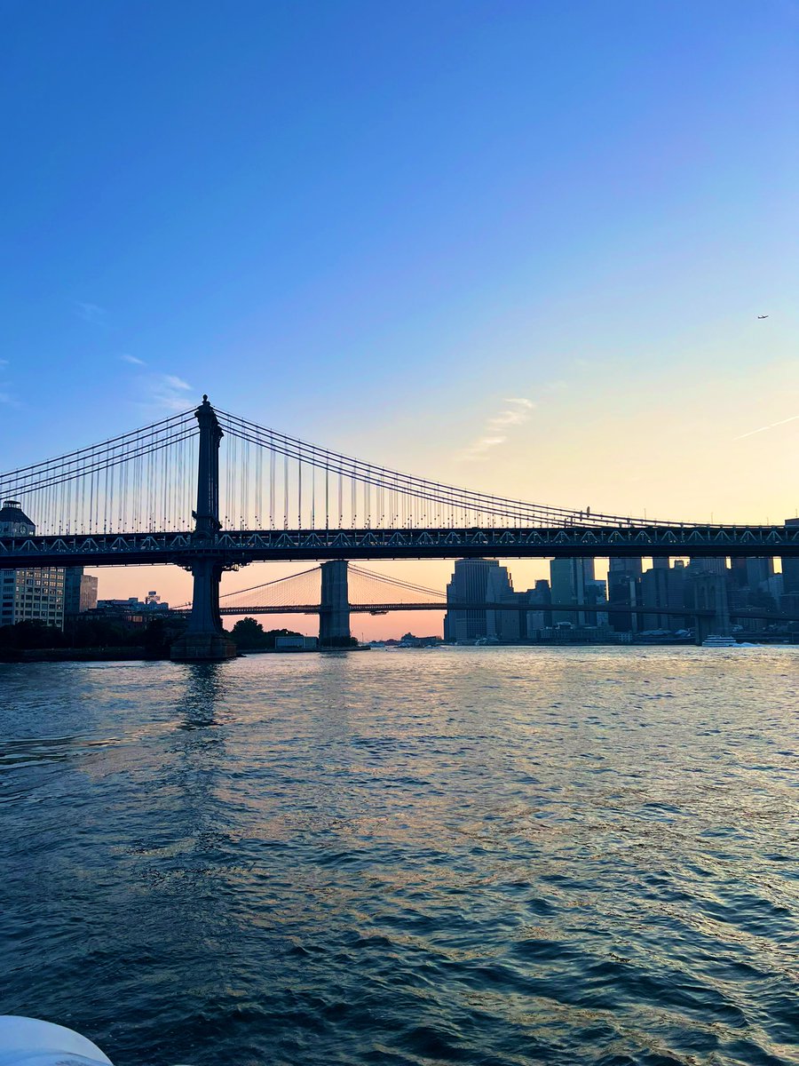 JahnRaissaY's tweet image. #Manhattan #manhattanbridge #bridge #sightseeing #cruise #sunset