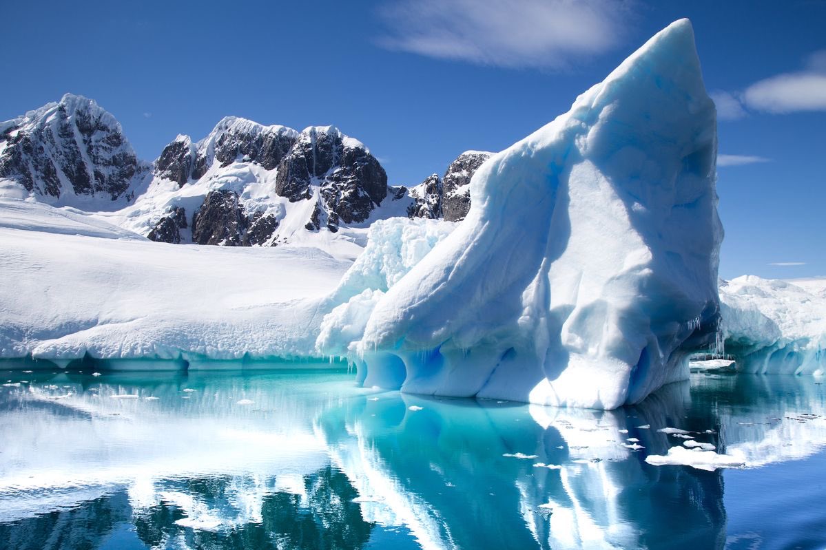 ObsidianUnit's tweet photo. Antarctica is the only place on Earth with no permanent residents… and heavy military restrictions.
What’s buried under the ice that’s worth keeping hidden from the world? ❄️
#AntarcticaMystery #ObsidianFiles https://t.co/P7BrfSMRu0